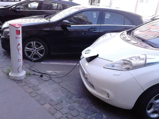 Cars charging in the city centre, Linnesgade Copenhagen; photo: by author, July 2016