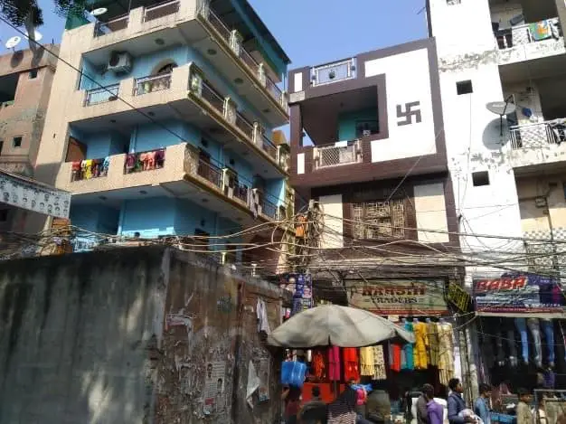 Hanging wires, housing conditions in Gandhinagar Area, East Delhi district